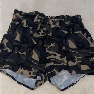 Camo shorts with pockets in front